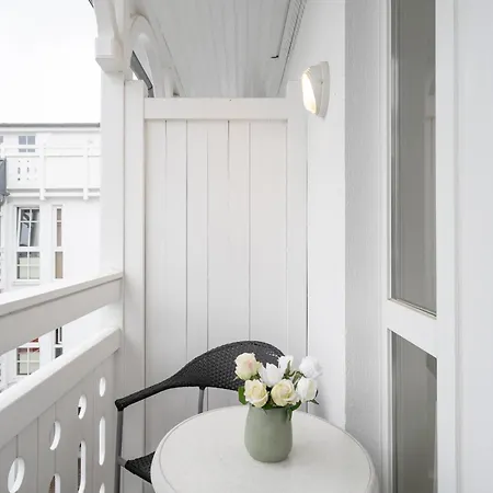 Moderne In Mit Balkon, Wlan Und Ahoi-rabatt Apartment Sellin (Rugen)